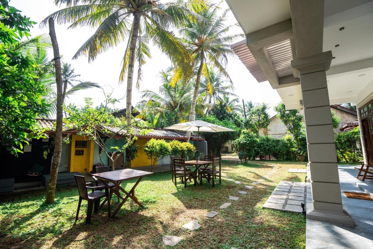 Plantation Surf Inn & Restaurant - Midigama East Eksteriør billede
