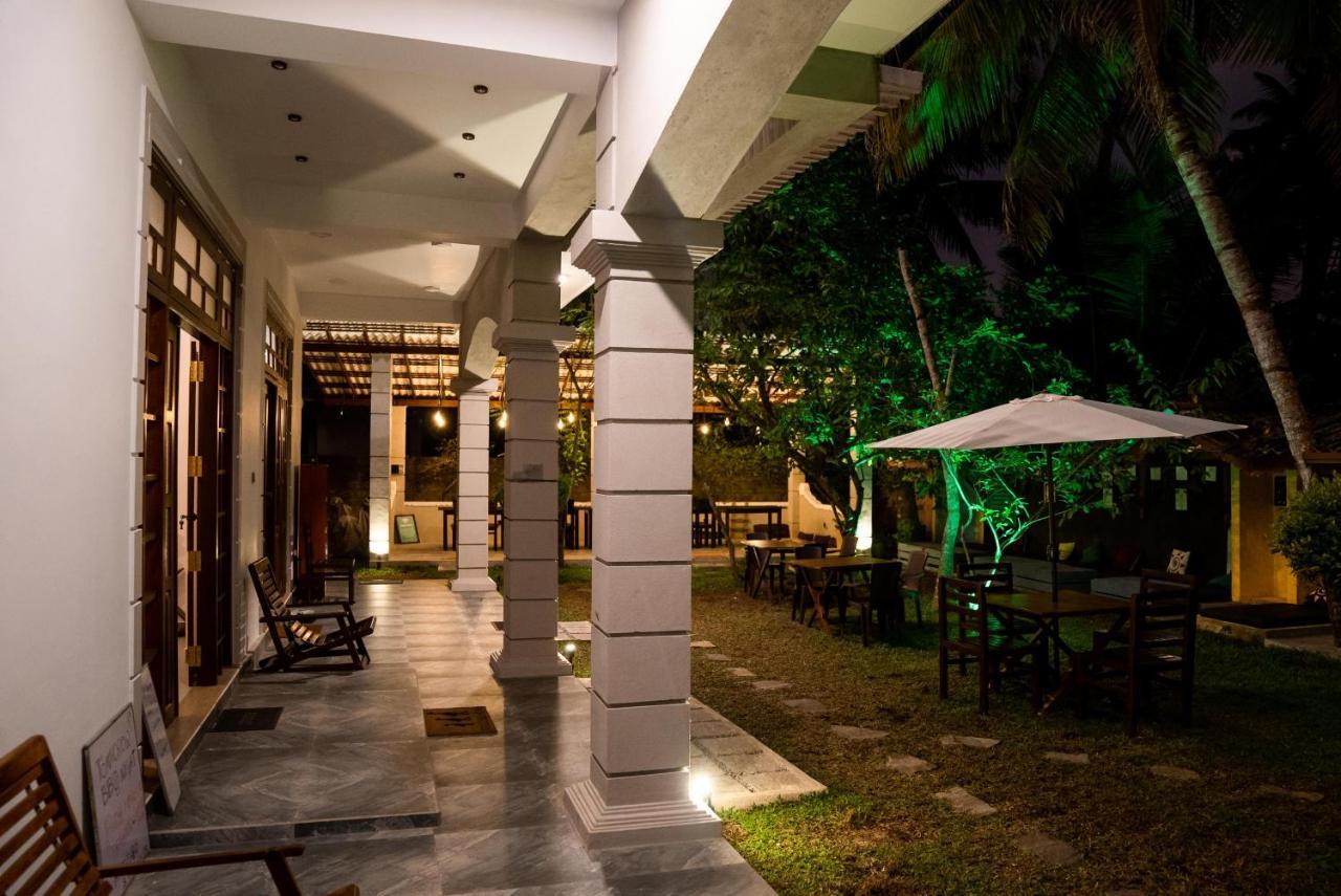 Plantation Surf Inn & Restaurant - Midigama East Eksteriør billede