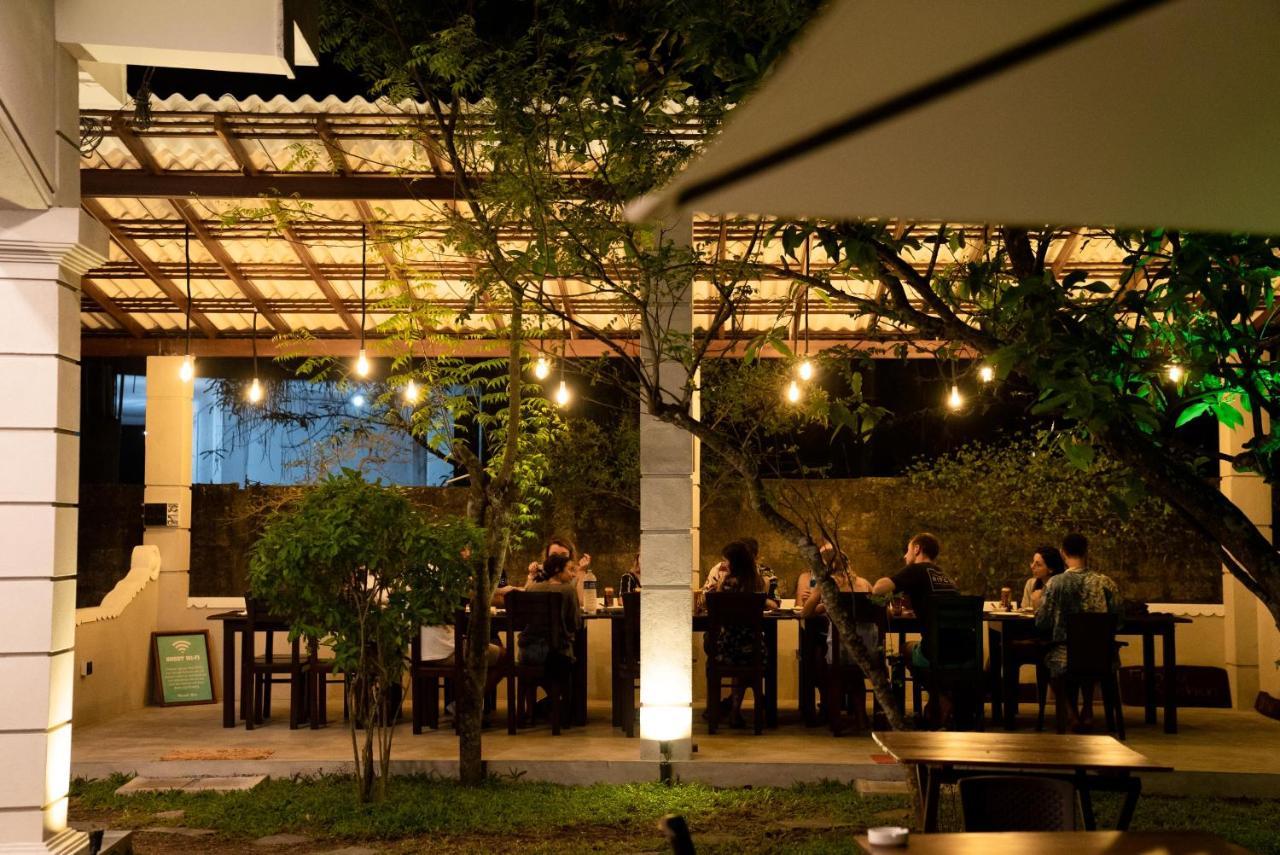 Plantation Surf Inn & Restaurant - Midigama East Eksteriør billede