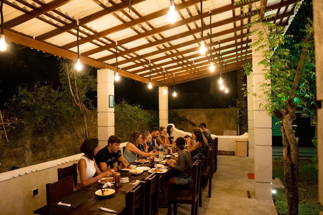 Plantation Surf Inn & Restaurant - Midigama East Eksteriør billede