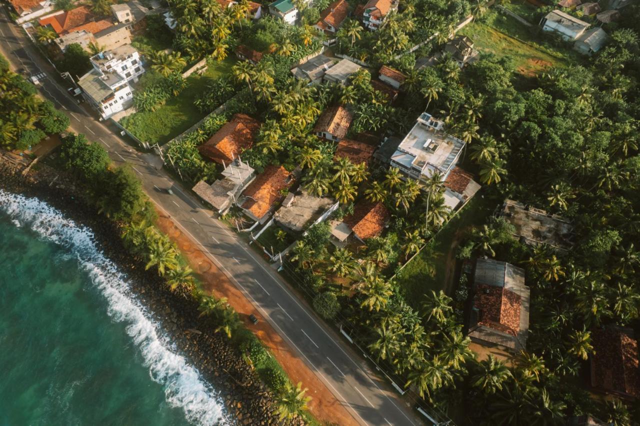Plantation Surf Inn & Restaurant - Midigama East Eksteriør billede