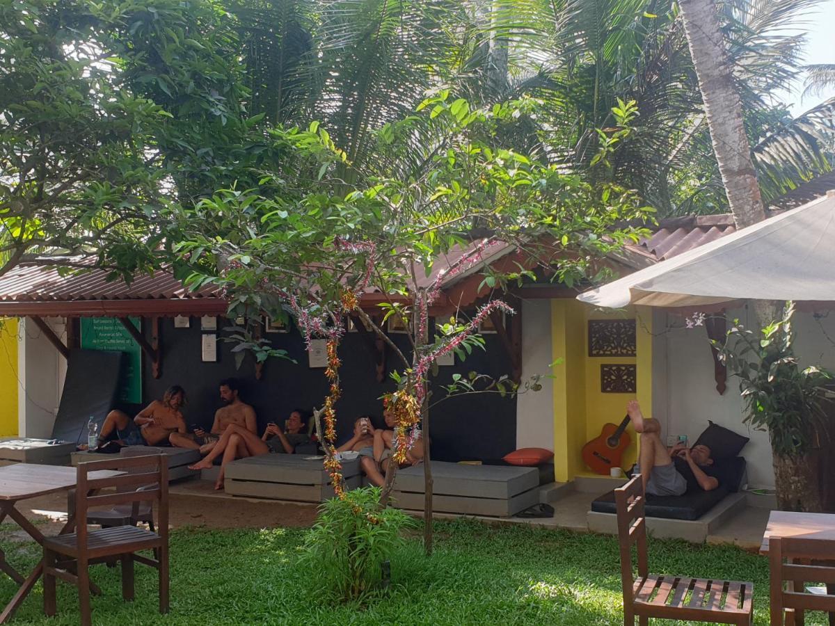 Plantation Surf Inn & Restaurant - Midigama East Eksteriør billede