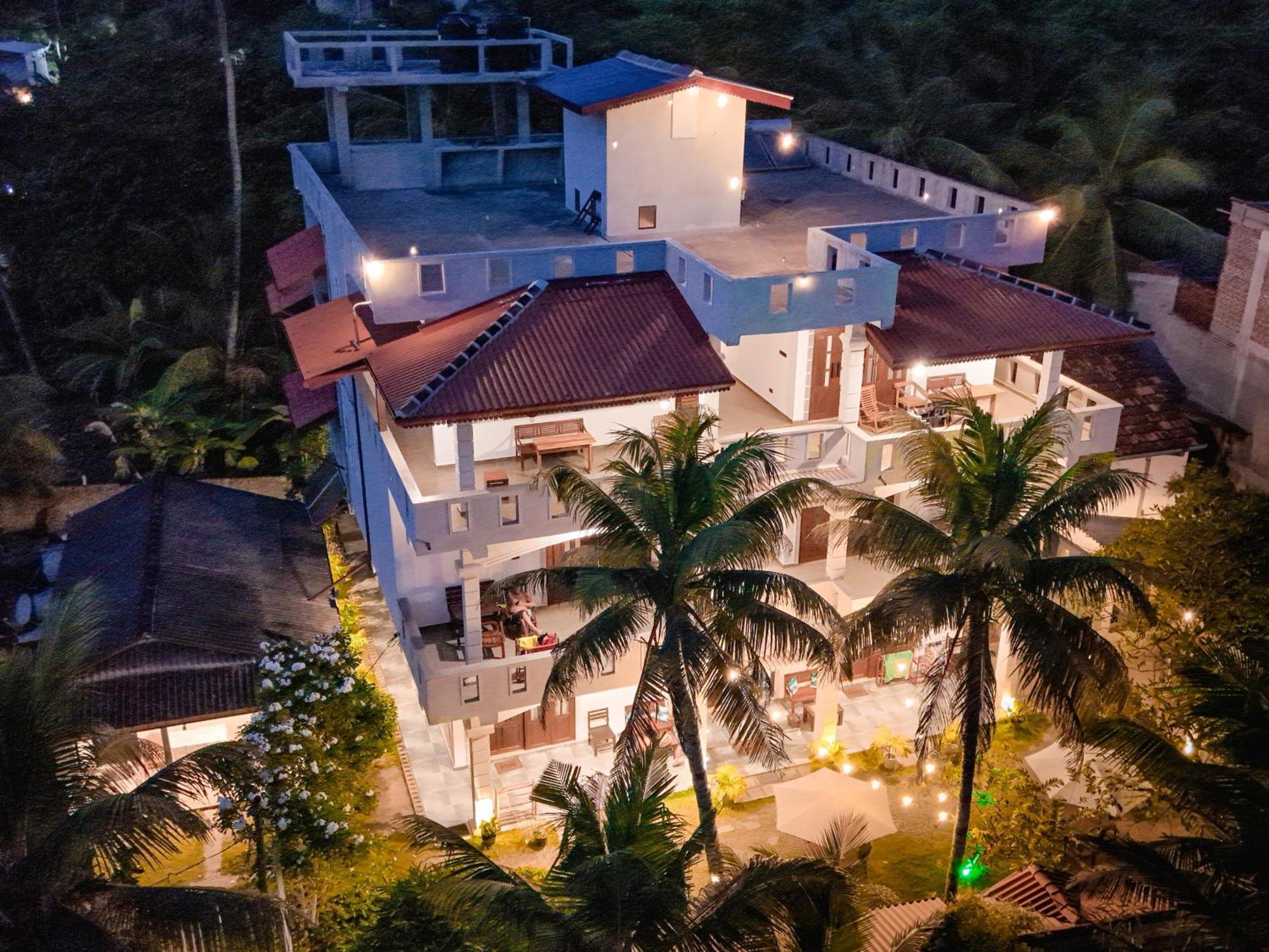 Plantation Surf Inn & Restaurant - Midigama East Eksteriør billede