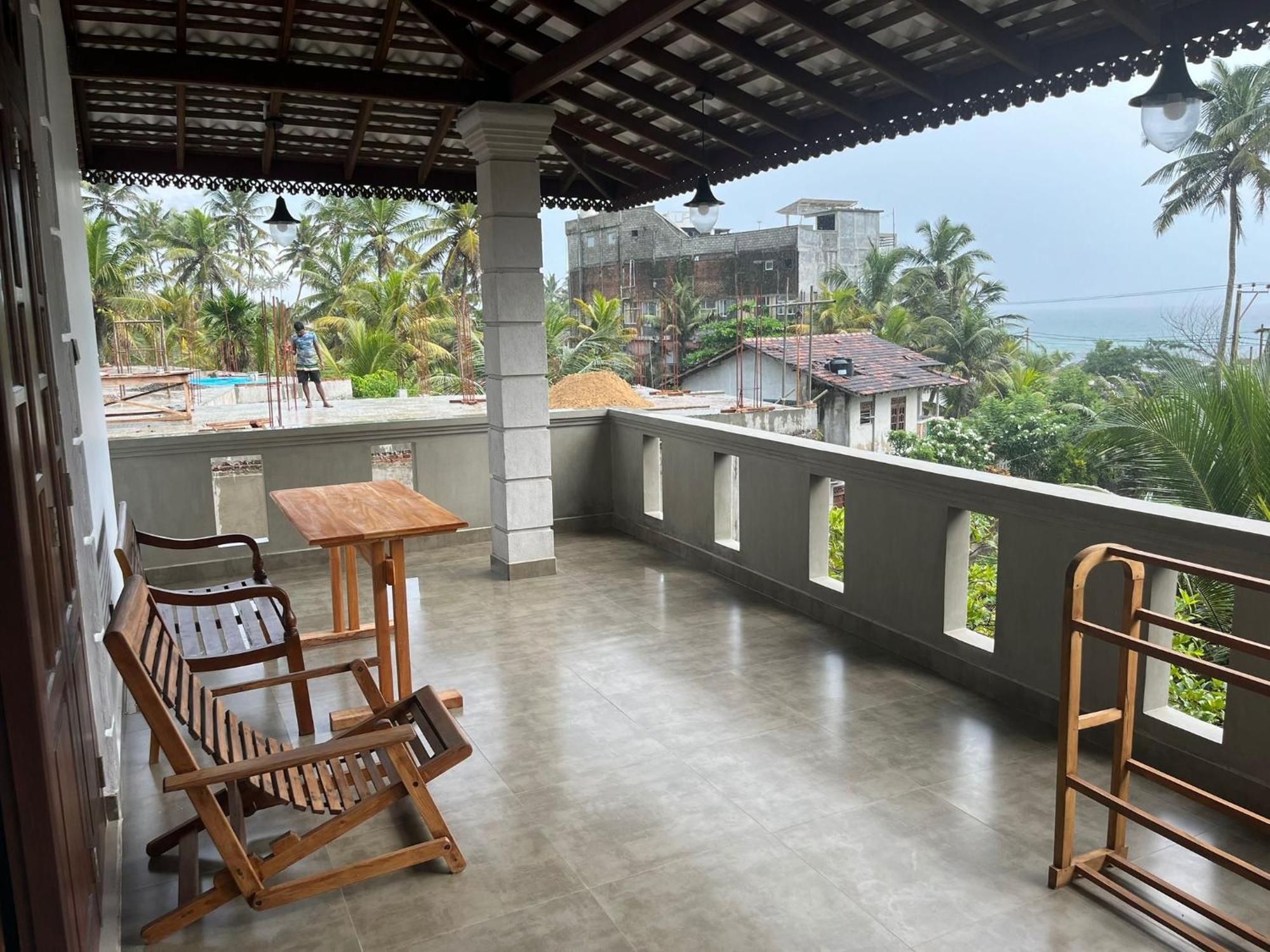 Plantation Surf Inn & Restaurant - Midigama East Eksteriør billede