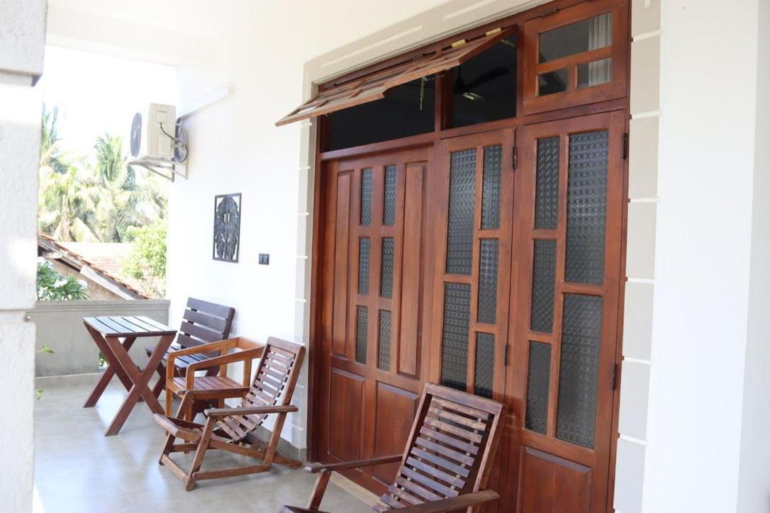 Plantation Surf Inn & Restaurant - Midigama East Eksteriør billede