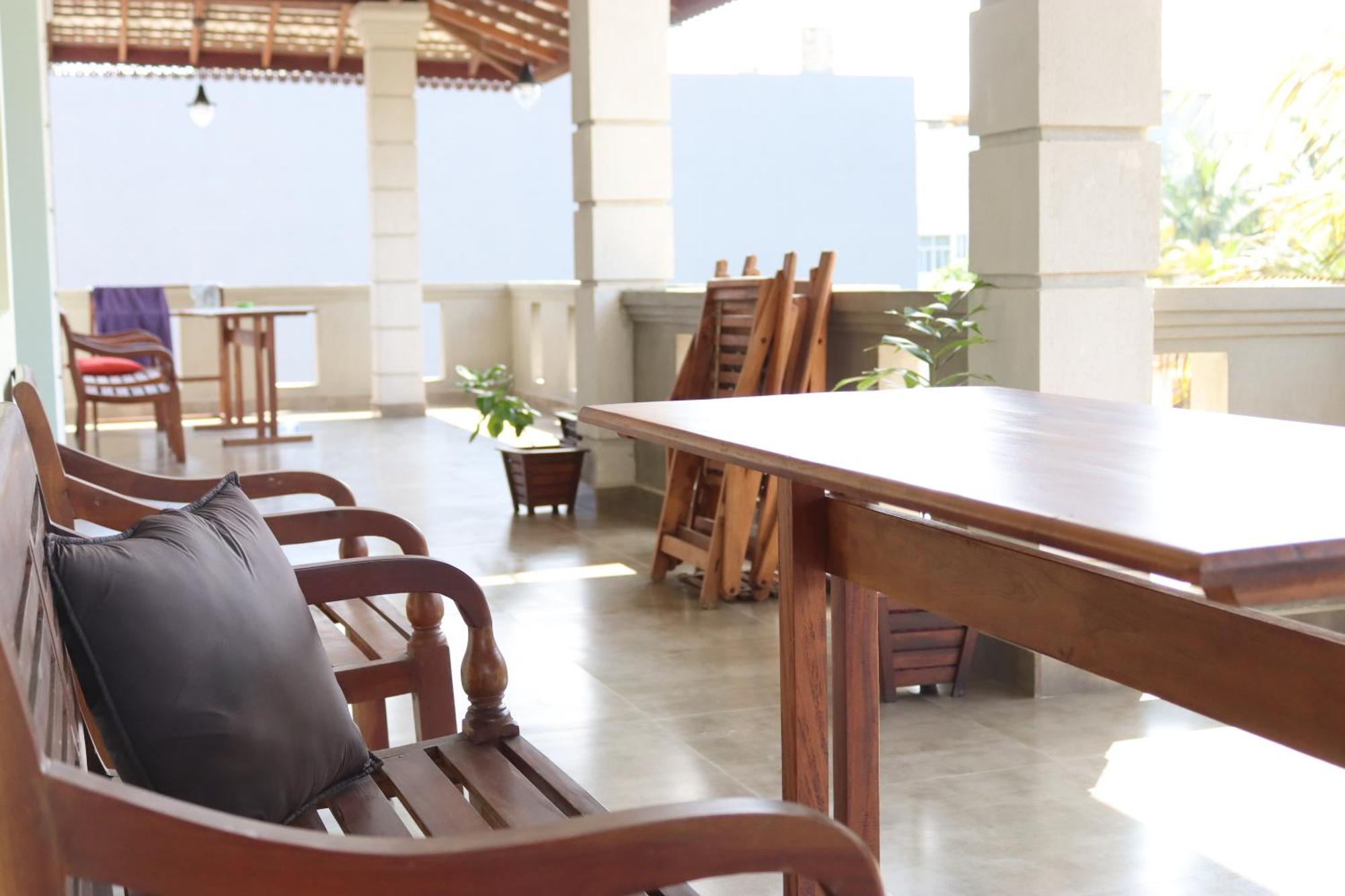 Plantation Surf Inn & Restaurant - Midigama East Eksteriør billede