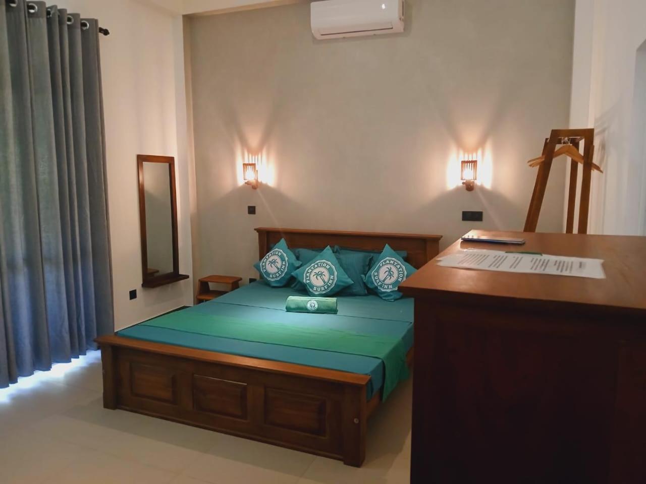Plantation Surf Inn & Restaurant - Midigama East Værelse billede