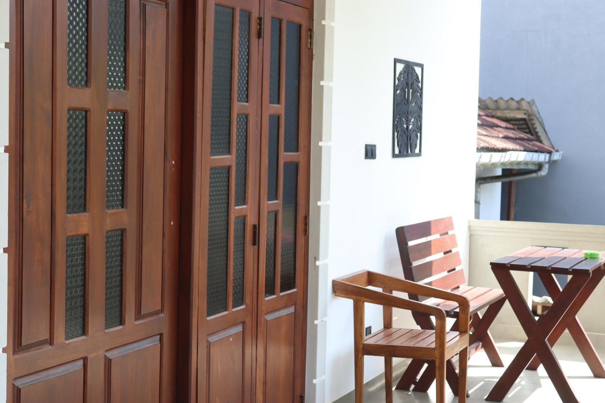Plantation Surf Inn & Restaurant - Midigama East Eksteriør billede