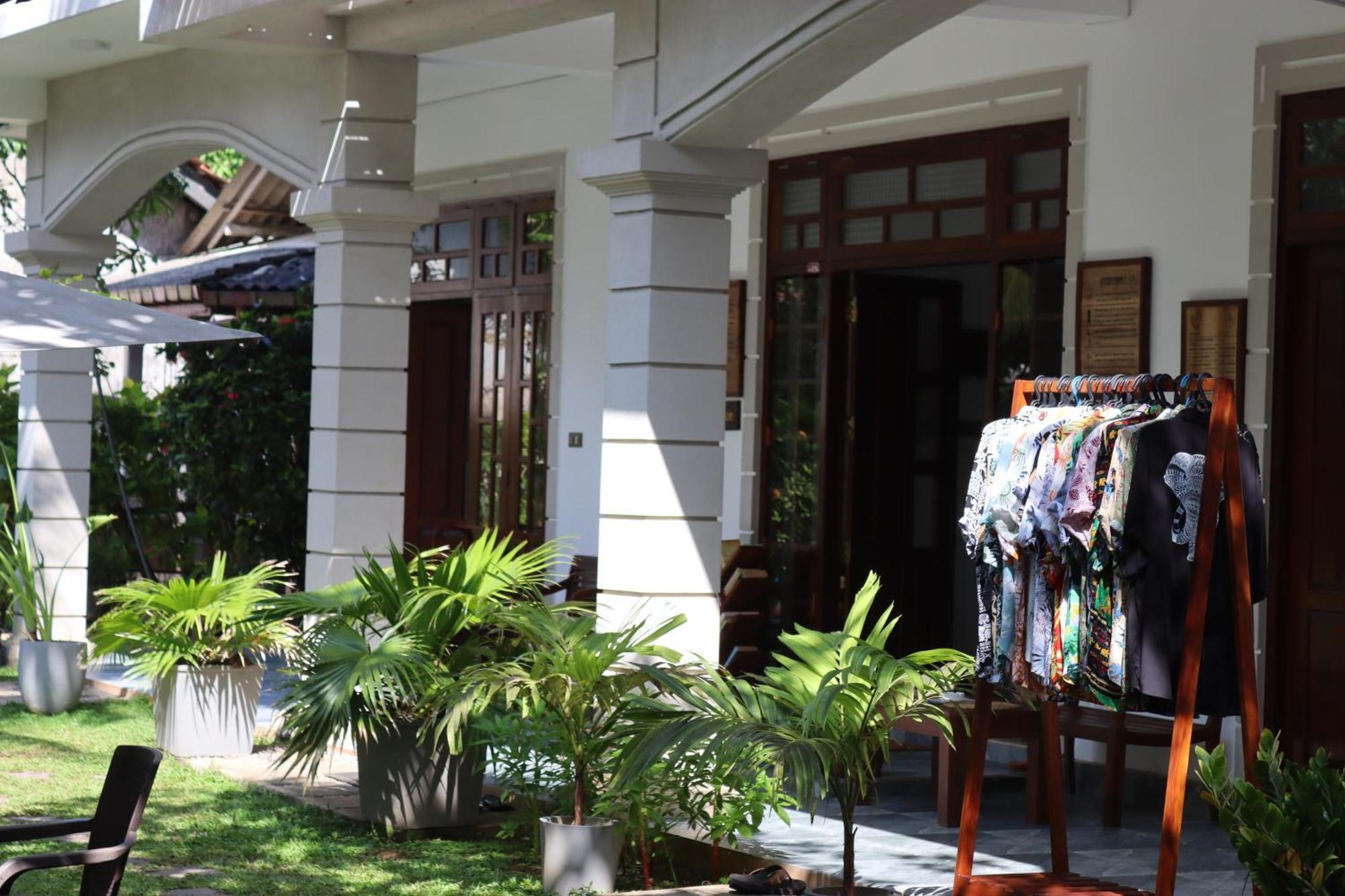 Plantation Surf Inn & Restaurant - Midigama East Eksteriør billede