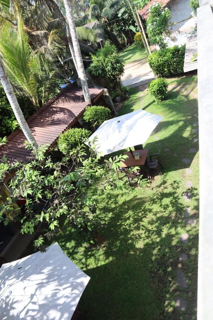 Plantation Surf Inn & Restaurant - Midigama East Eksteriør billede