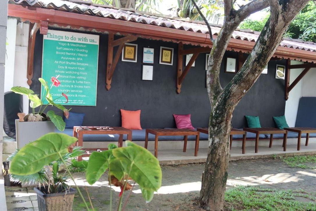 Plantation Surf Inn & Restaurant - Midigama East Eksteriør billede