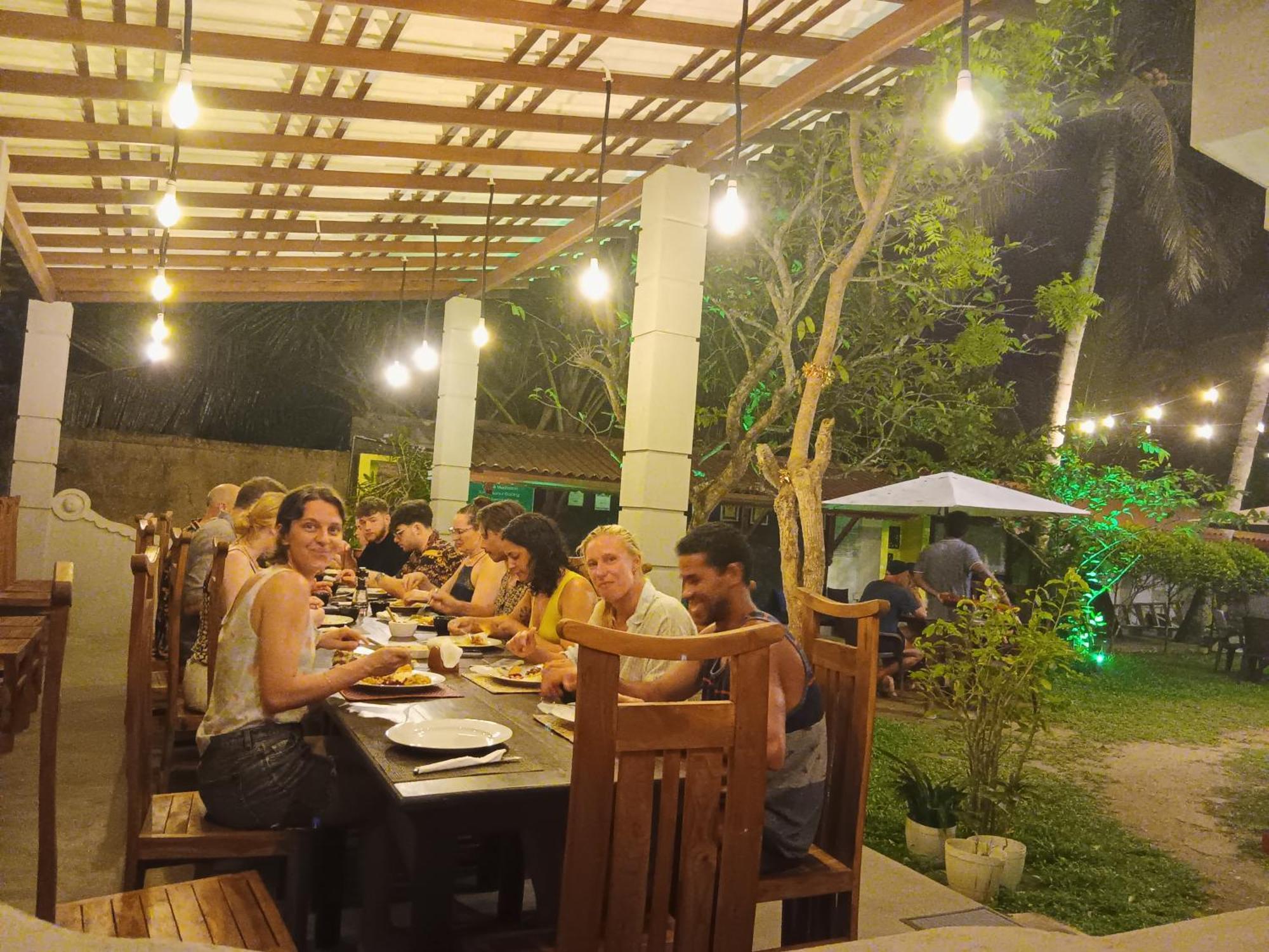 Plantation Surf Inn & Restaurant - Midigama East Eksteriør billede