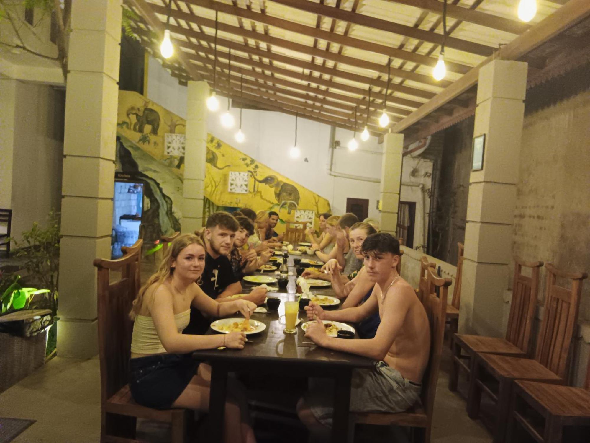 Plantation Surf Inn & Restaurant - Midigama East Eksteriør billede