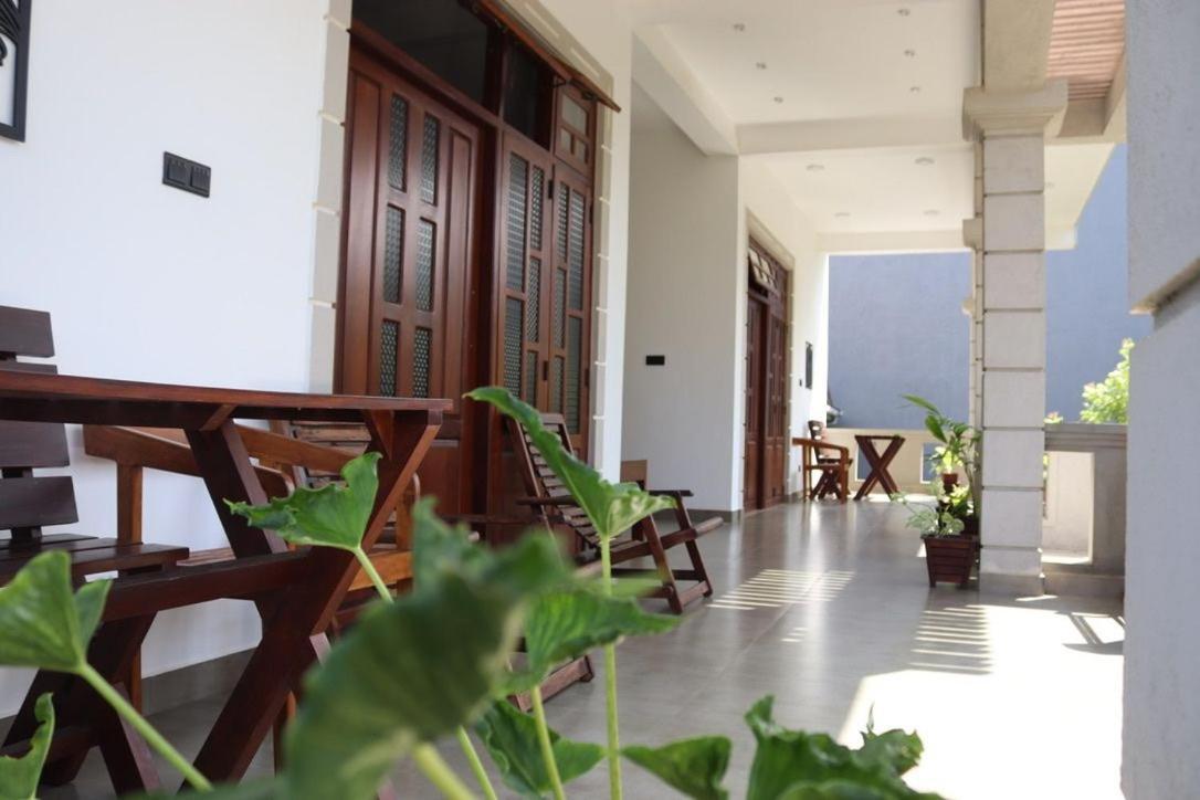 Plantation Surf Inn & Restaurant - Midigama East Eksteriør billede