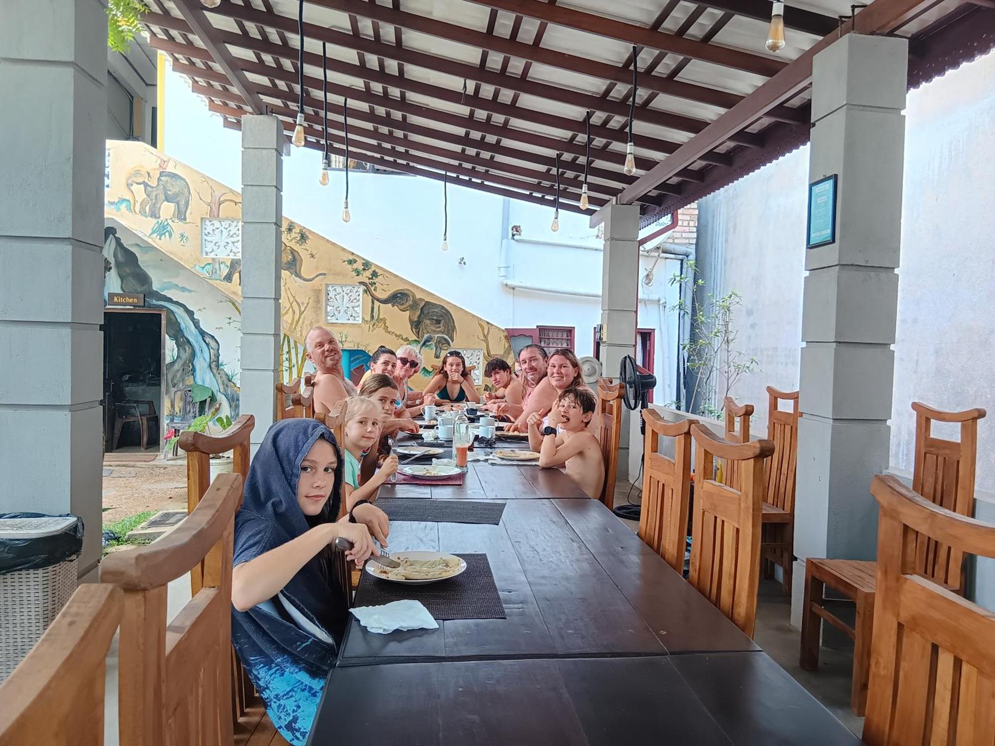 Plantation Surf Inn & Restaurant - Midigama East Eksteriør billede